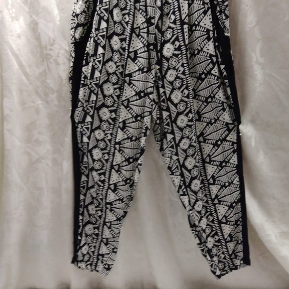 Size 16 black/white lounge pants with side pockets - Picture 6 of 6